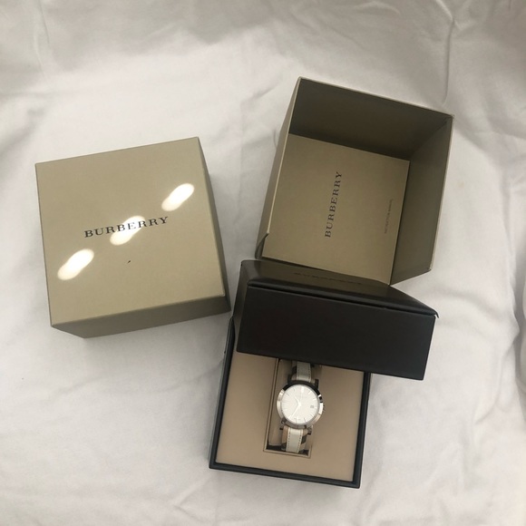 Women’s Burberry Watch - Picture 5 of 5
